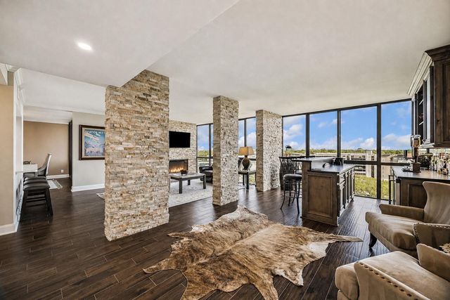 5001 Woodway 1005, Houston, TX 77056