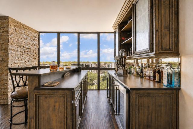 5001 Woodway 1005, Houston, TX 77056