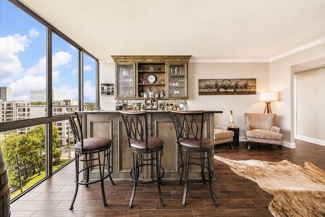 5001 Woodway 1005, Houston, TX 77056