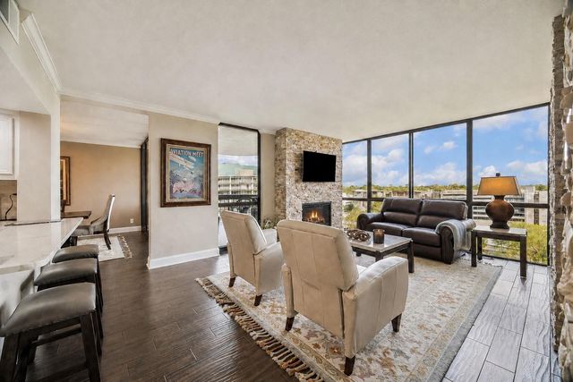 5001 Woodway 1005, Houston, TX 77056