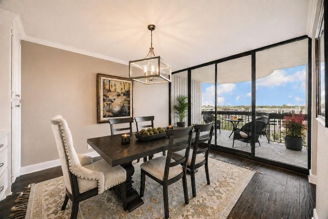 5001 Woodway 1005, Houston, TX 77056