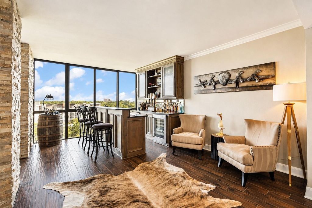 5001 Woodway 1005, Houston, TX 77056