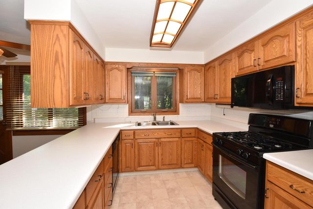 4837 W Knollwood DRIVE, Mount Pleasant, WI 53403