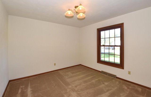 4837 W Knollwood DRIVE, Mount Pleasant, WI 53403