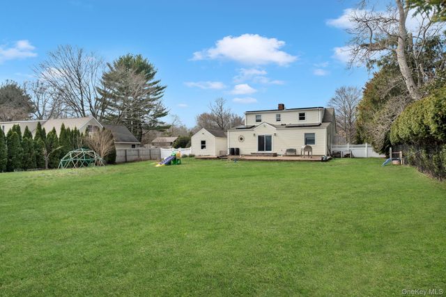 18 Ursular Court, Smithtown, NY 11787
