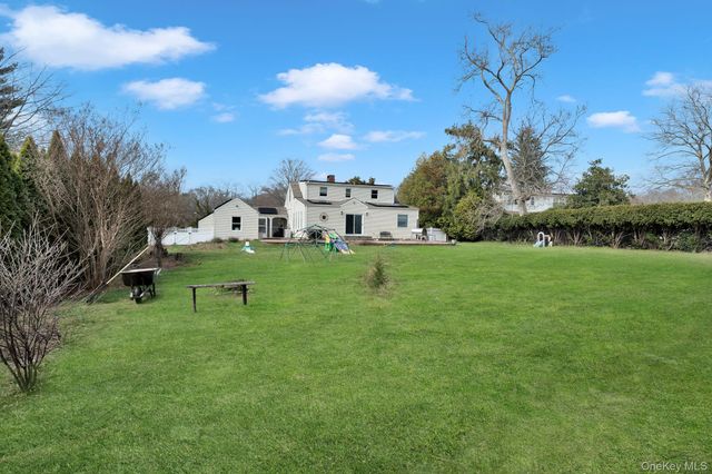 18 Ursular Court, Smithtown, NY 11787