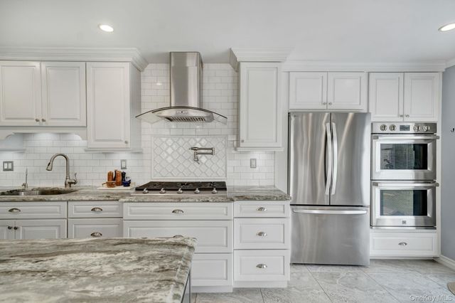 18 Ursular Court, Smithtown, NY 11787