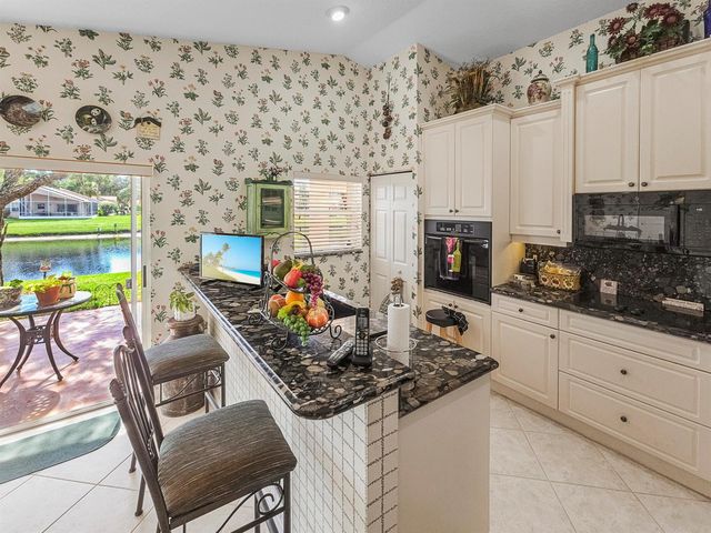 5122 Corbel Lake Way, Boynton Beach, FL 33437