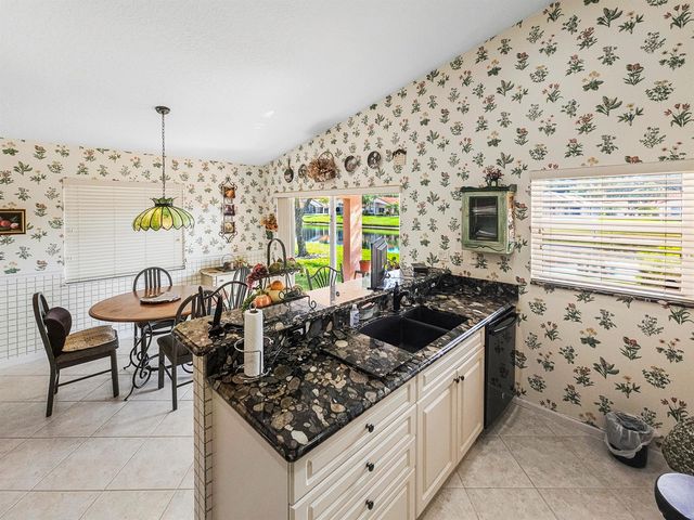 5122 Corbel Lake Way, Boynton Beach, FL 33437