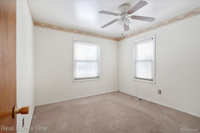 11078 Pine Street, Taylor, MI 48180