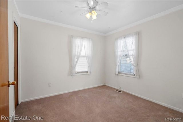 11078 Pine Street, Taylor, MI 48180