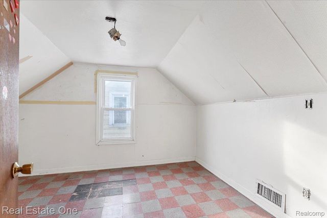 11078 Pine Street, Taylor, MI 48180