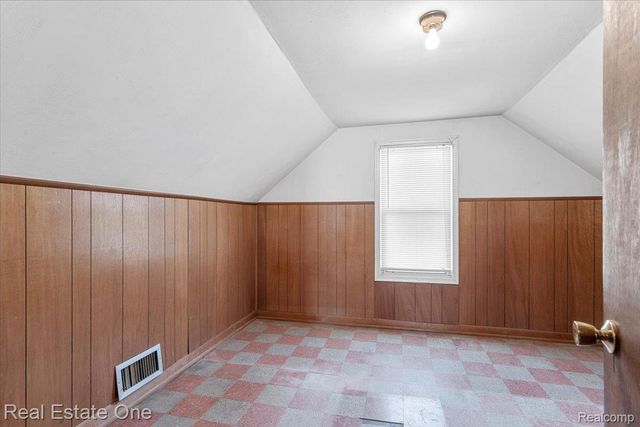 11078 Pine Street, Taylor, MI 48180