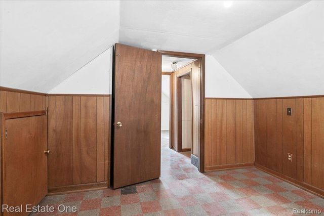 11078 Pine Street, Taylor, MI 48180