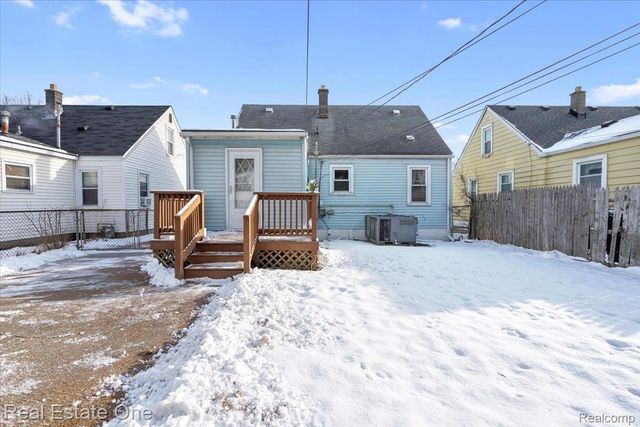 11078 Pine Street, Taylor, MI 48180