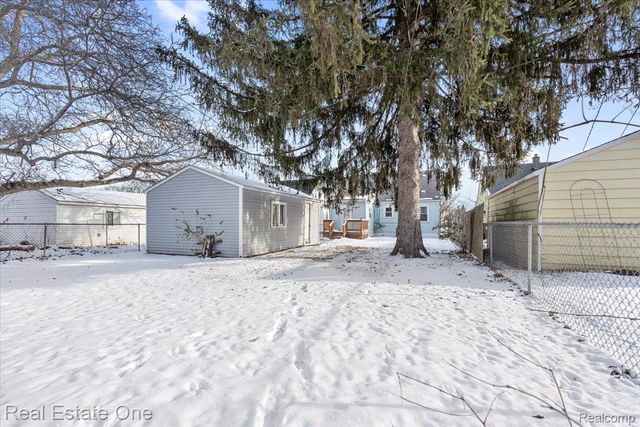 11078 Pine Street, Taylor, MI 48180