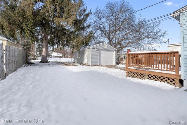 11078 Pine Street, Taylor, MI 48180