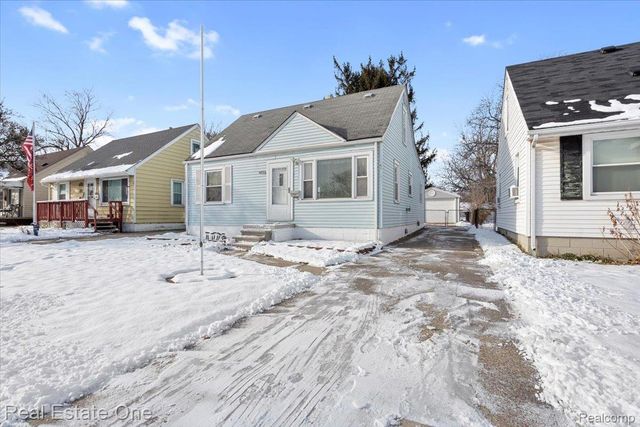 11078 Pine Street, Taylor, MI 48180