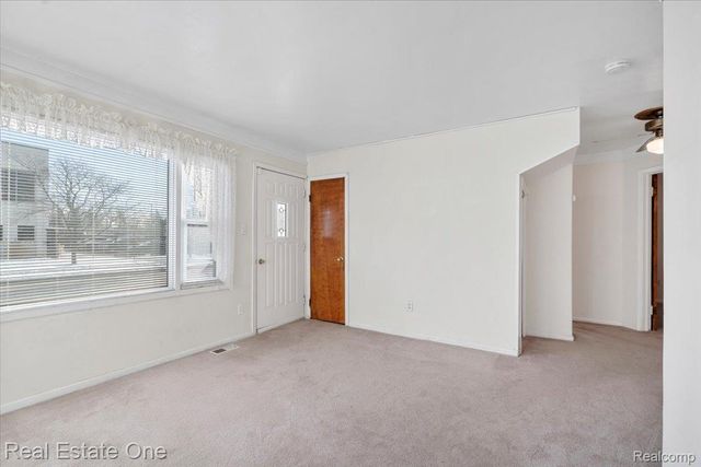 11078 Pine Street, Taylor, MI 48180