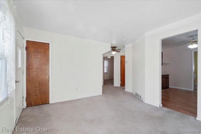 11078 Pine Street, Taylor, MI 48180