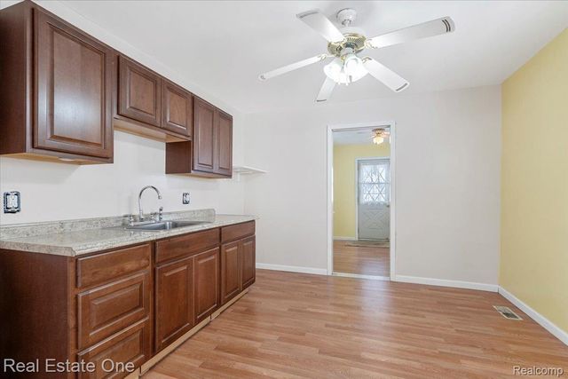 11078 Pine Street, Taylor, MI 48180