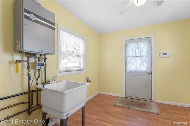 11078 Pine Street, Taylor, MI 48180