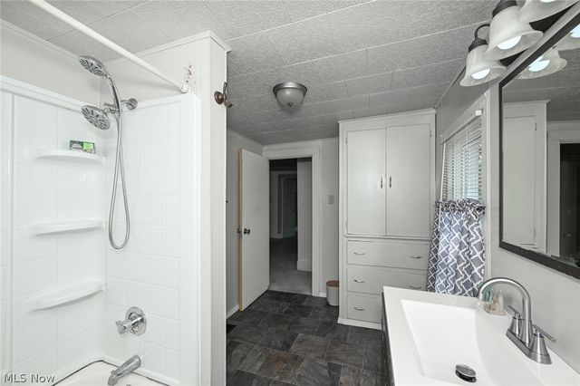 210 Pittsburgh Street, Columbiana, OH 44408