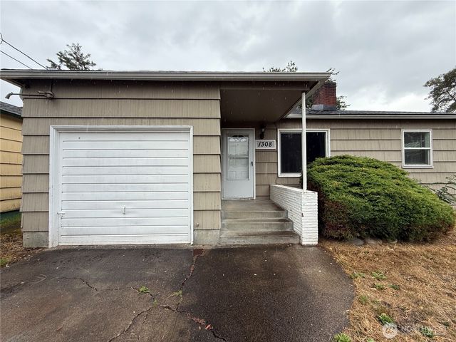 1308 S 3rd Avenue, Kelso, WA 98626