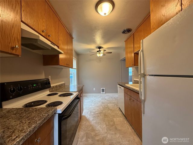 1308 S 3rd Avenue, Kelso, WA 98626