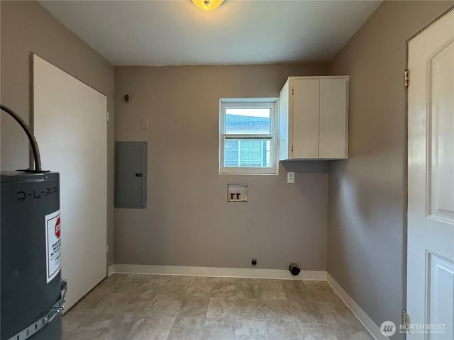 1308 S 3rd Avenue, Kelso, WA 98626