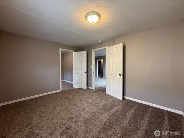 1308 S 3rd Avenue, Kelso, WA 98626