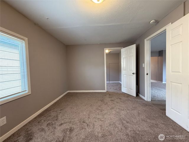 1308 S 3rd Avenue, Kelso, WA 98626