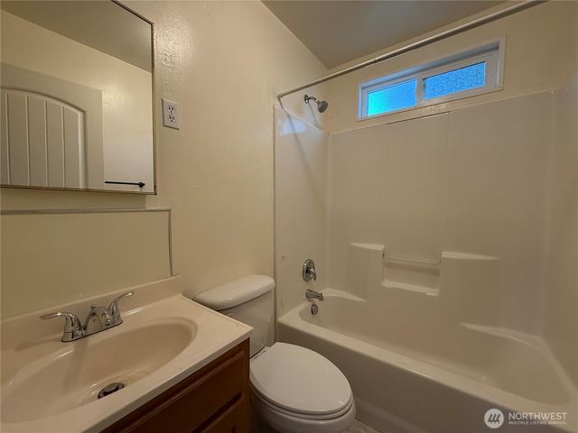 1308 S 3rd Avenue, Kelso, WA 98626