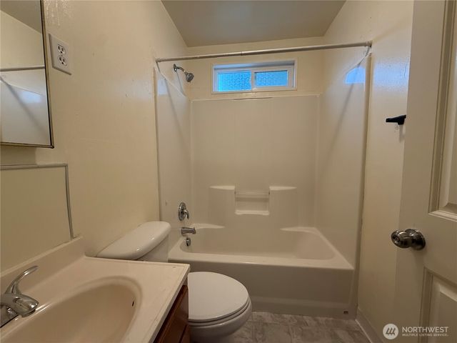 1308 S 3rd Avenue, Kelso, WA 98626