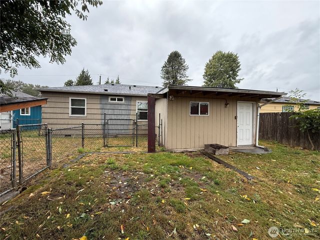 1308 S 3rd Avenue, Kelso, WA 98626