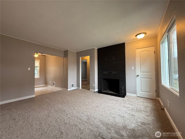 1308 S 3rd Avenue, Kelso, WA 98626