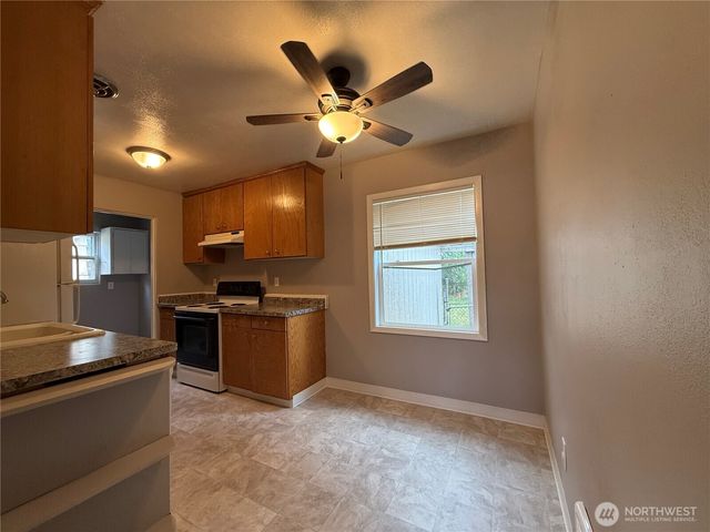 1308 S 3rd Avenue, Kelso, WA 98626