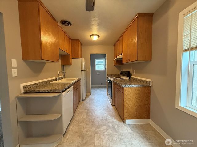 1308 S 3rd Avenue, Kelso, WA 98626