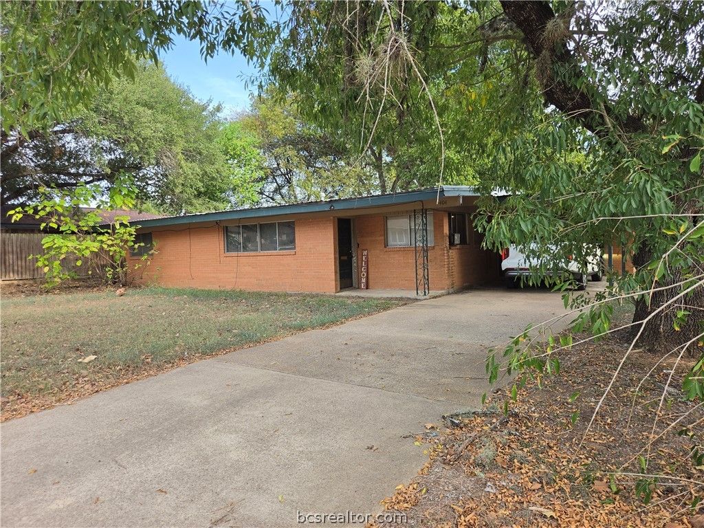 404 East Brown Street, Hearne, TX 77859 — exterior