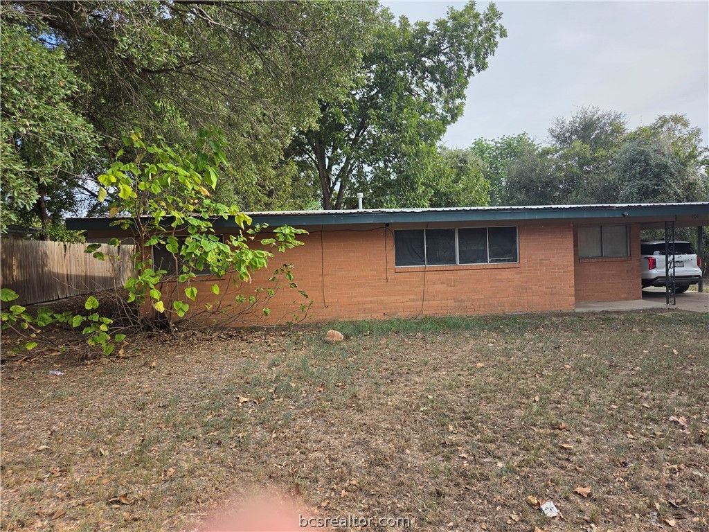 404 East Brown Street, Hearne, TX 77859 — photo 2