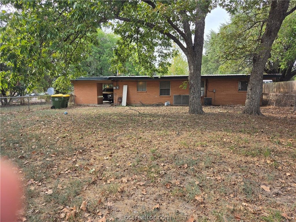 404 East Brown Street, Hearne, TX 77859 — photo 3