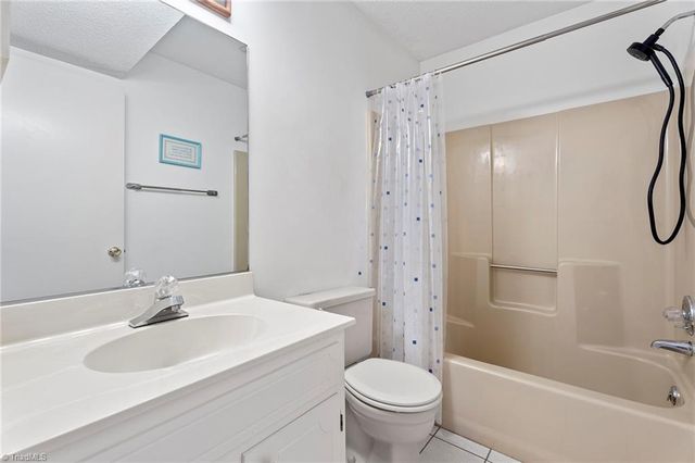 204 Driftwood Lane, Winston-salem, NC 27104