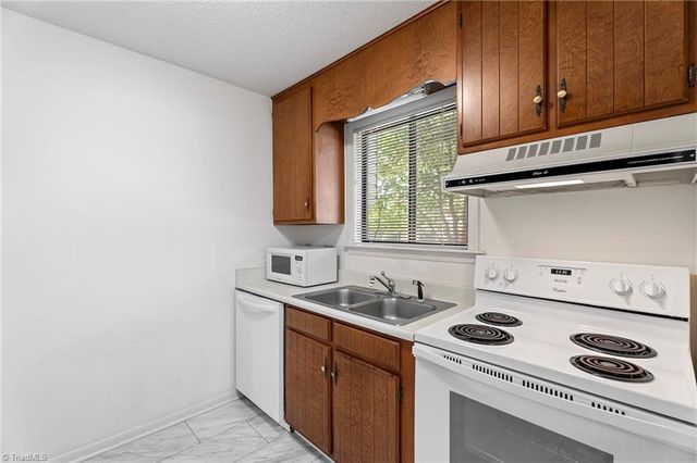 204 Driftwood Lane, Winston-salem, NC 27104