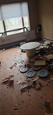 17 Grant Place, Lake Peekskill, NY 10537