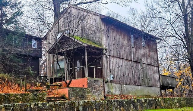 17 Grant Place, Lake Peekskill, NY 10537