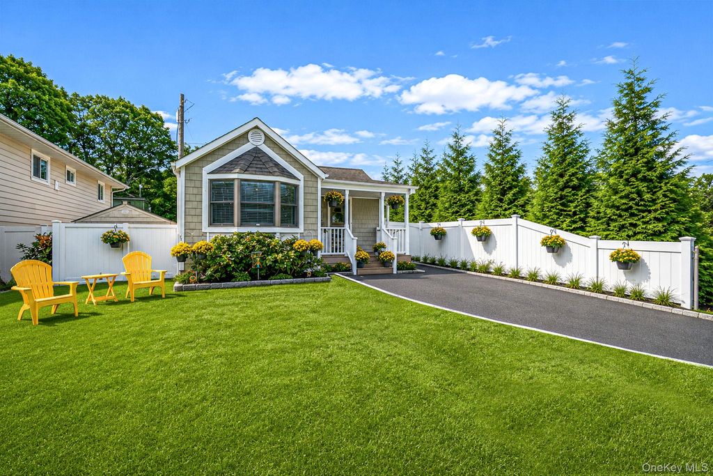 256 Deer Road, Ronkonkoma, NY 11779 — exterior