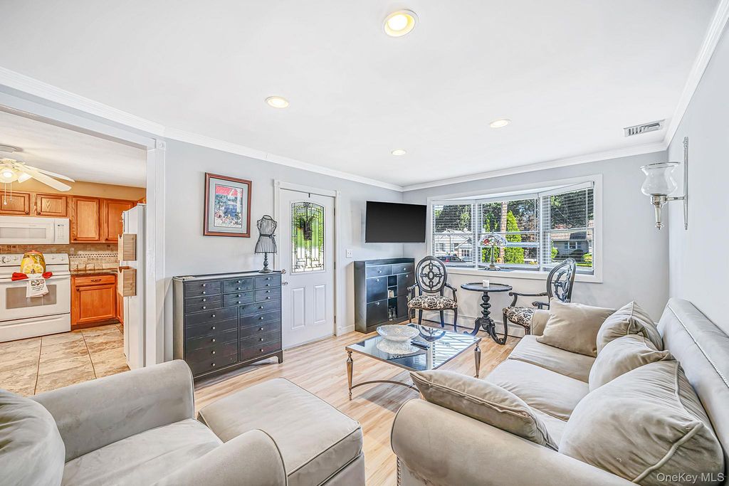 256 Deer Road, Ronkonkoma, NY 11779 — photo 3