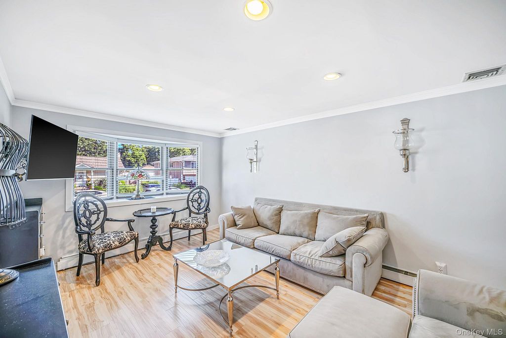 256 Deer Road, Ronkonkoma, NY 11779 — photo 4