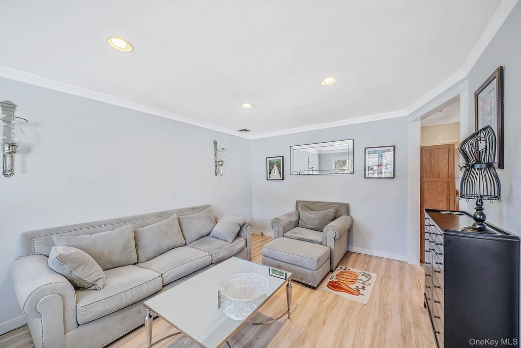 256 Deer Road, Ronkonkoma, NY 11779 — photo 5