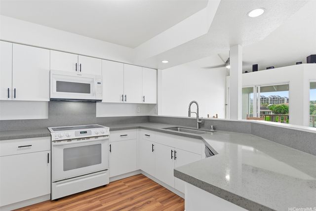 7007 Hawaii Kai Drive J24, Honolulu, HI 96825